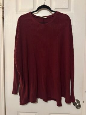 Zenana Outfitters Ribbed Crewneck Sweater in Wine